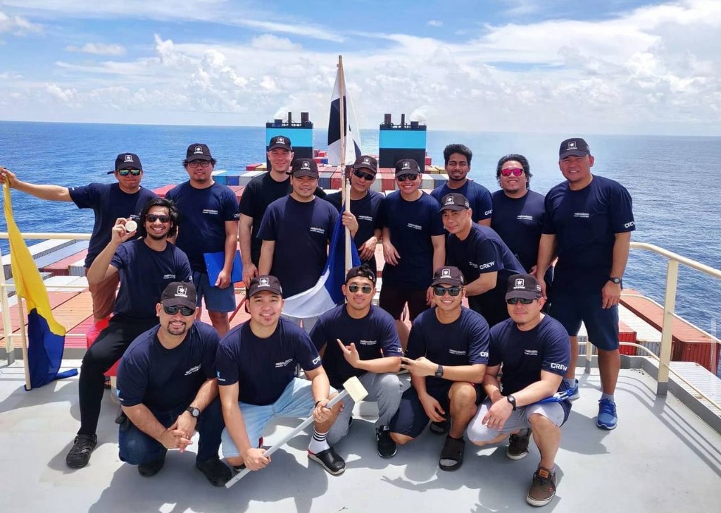 Offshore maritime transshipment deck crew